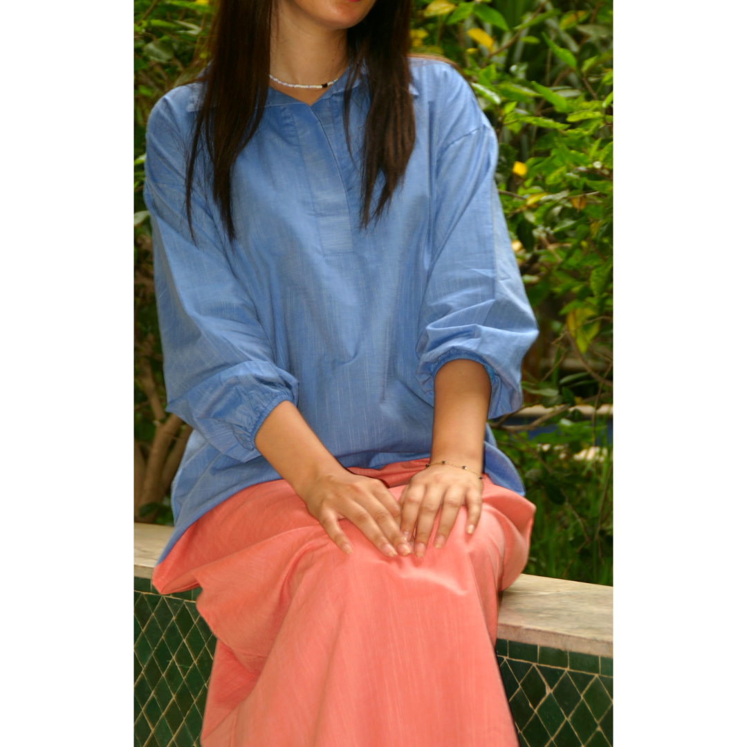 Robe en coton bleu et corail